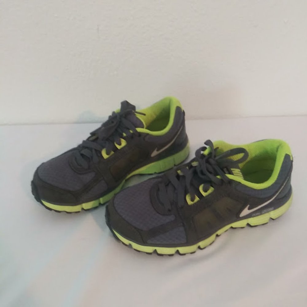 Nike Duel Fusion ST2 women's size 7 gray and lime green running shoes